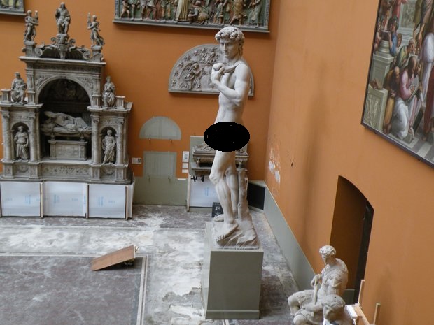  Victoria and Albert Museum: homme complètement nu